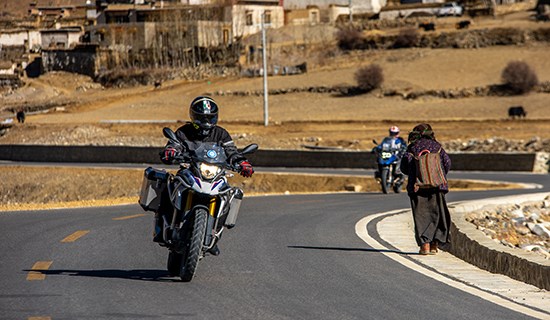 Rental Motorbike Tour from Lhasa via Everest to Kathmandu (BMW motorcycle)