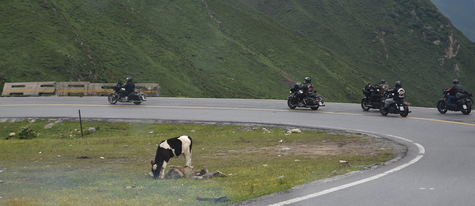 Rental Motorbike Tour from Sichuan to Tibet on 318 Highway